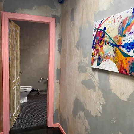 아파트 Gallery In The Heart Of *