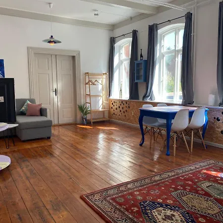 아파트 Gallery In The Heart Of