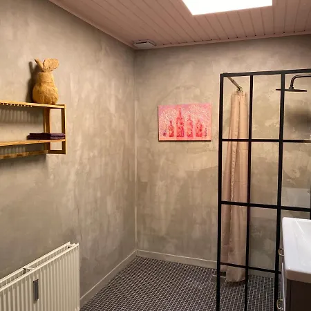 아파트 Gallery In The Heart Of